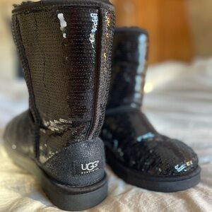 UGG CLASSIC SHORT SEQUIN BLACK BOOTS - W SIZE 9